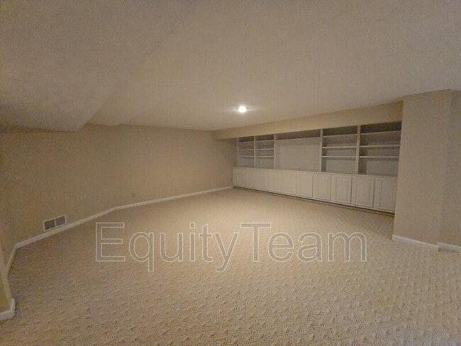 Building Photo - 6545 Farmbrooke Ct