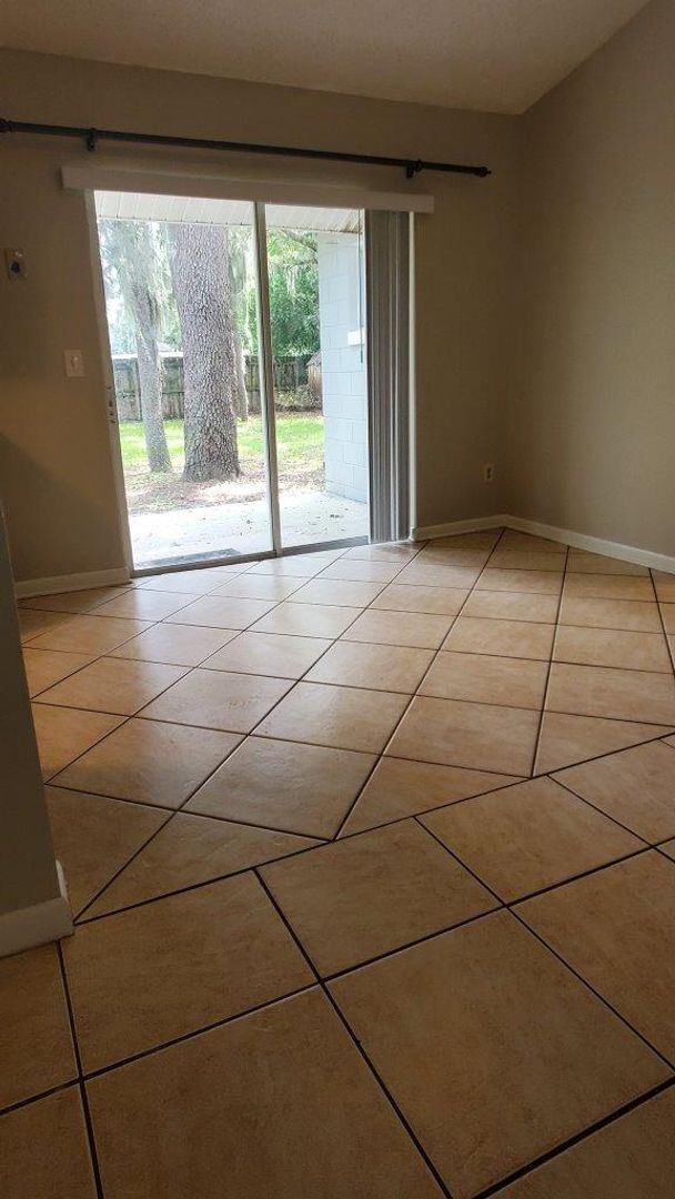 Building Photo - 9220 Larette Dr