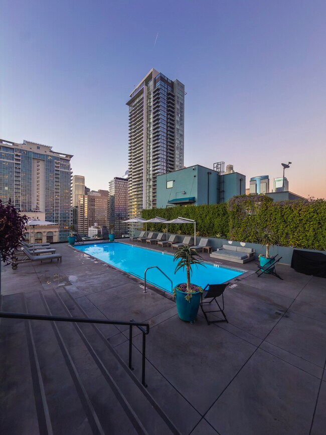 Building Photo - 849 S Broadway