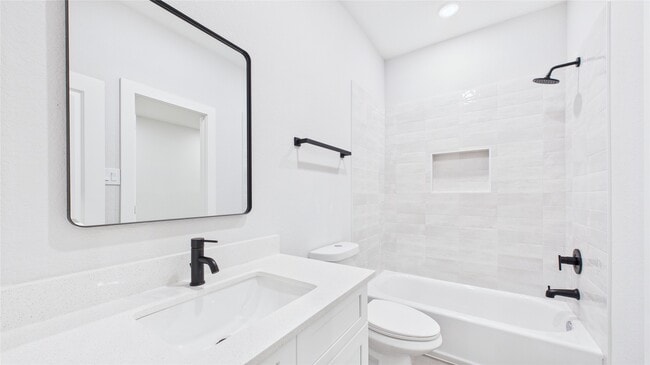 Building Photo - 5028 Creekmont Dr