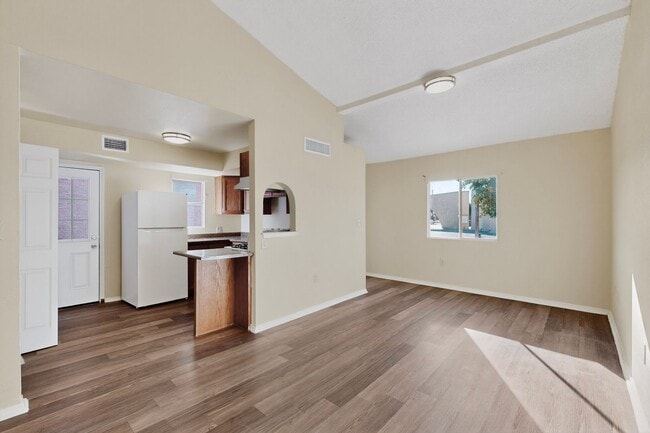 Building Photo - 3 bedroom 2 bath home in East El Paso!