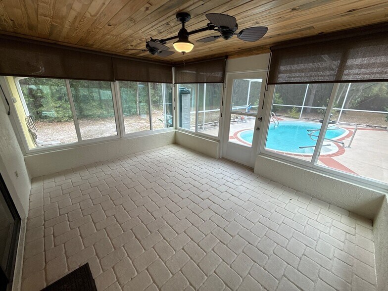 Building Photo - 851 S Oak Crest Path