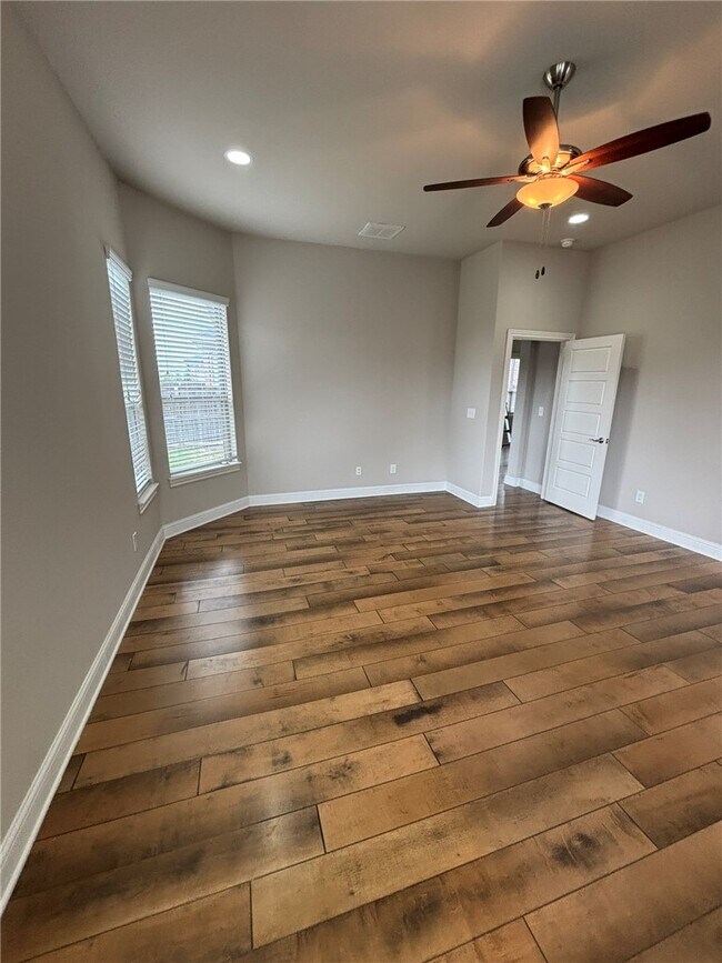 Building Photo - 4612 SW Birmingham St