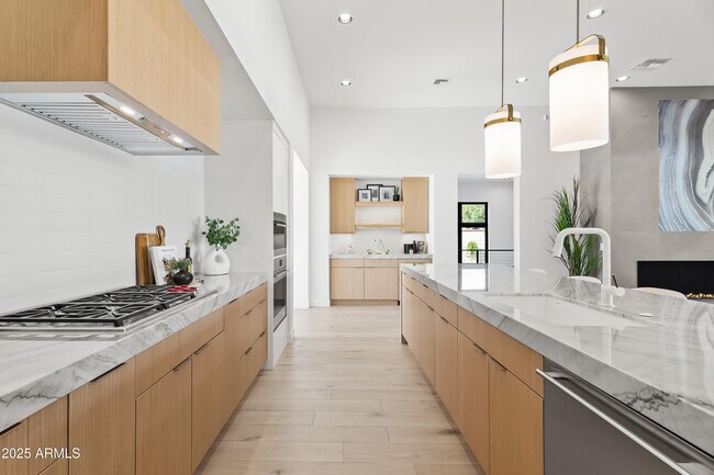 Building Photo - 1538 W Wagon Wheel Dr