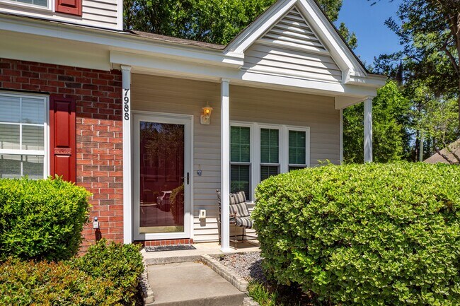 Building Photo - 7988 Shadow Oak Dr