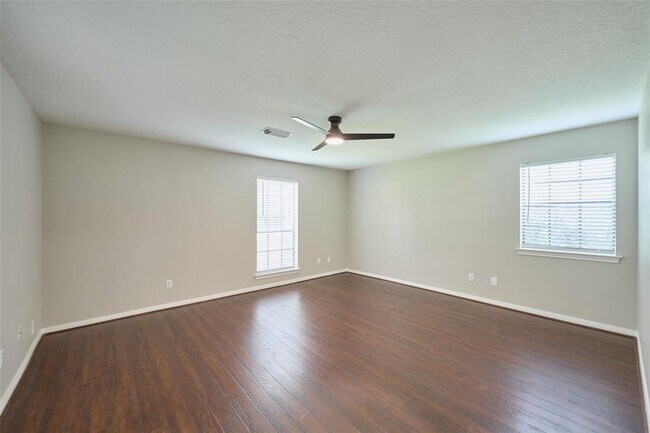 Building Photo - 26611 Oak Hill Dr