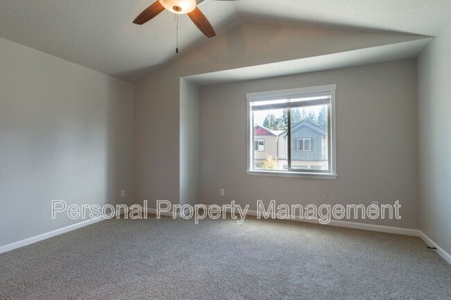 Building Photo - 11212 NE 14th Ct