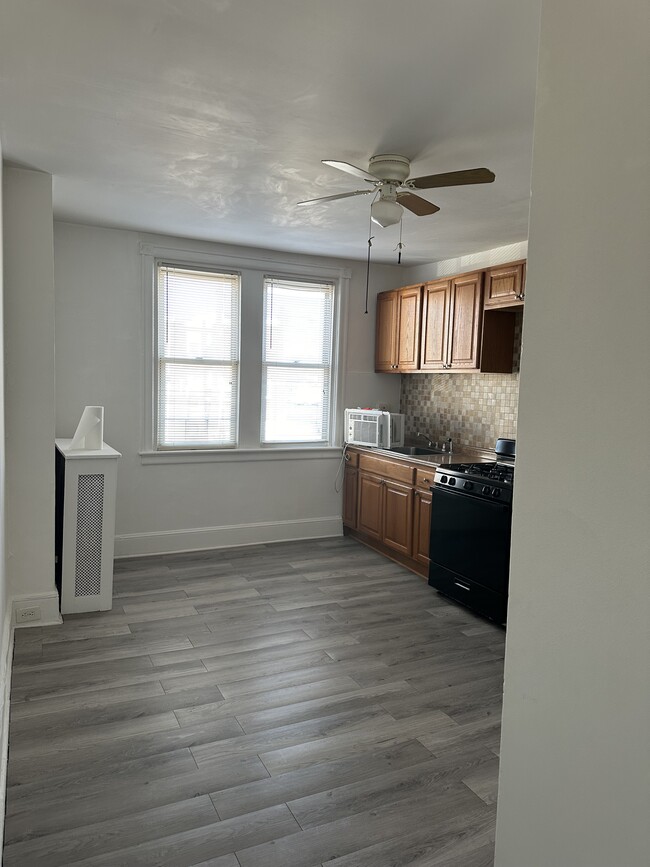 Primary Photo - 4000 Higbee St
