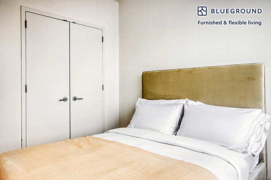 Building Photo - 635 W 42nd St