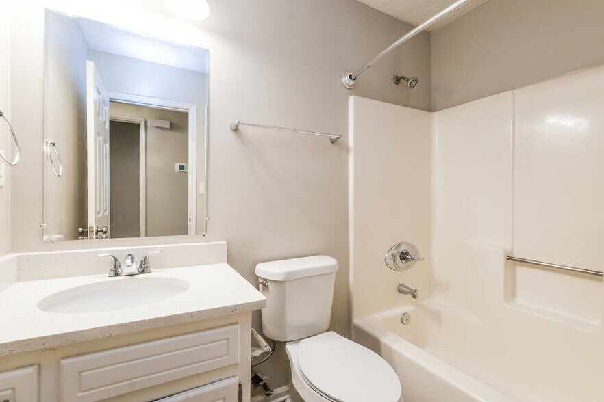 Building Photo - 233 Northbridge Dr
