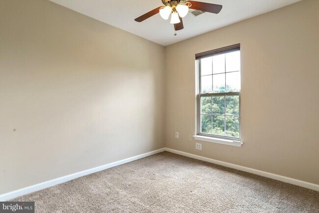 Building Photo - 8818 Papillon Dr