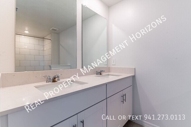 Building Photo - 10931 65th Ter E