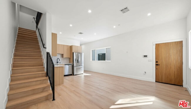 Building Photo - 1933 Magnolia Ave