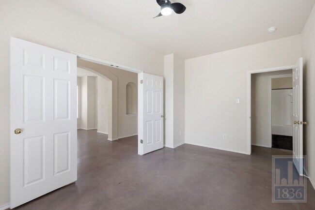 Building Photo - 2217 Speidel Dr
