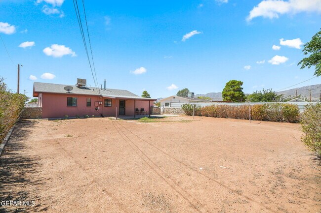 Building Photo - 4913 Sierra Madre Dr