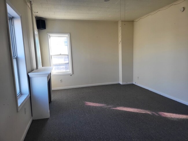 Building Photo - 902 N 5th St