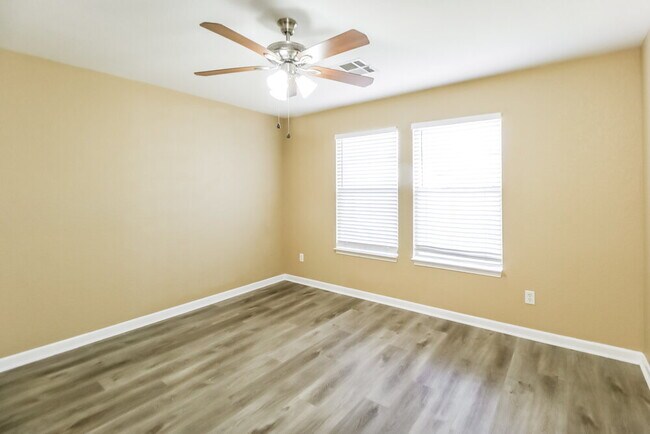 Building Photo - 10428 Bradford Way