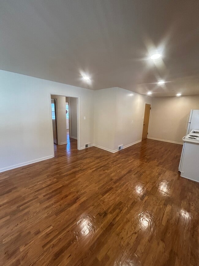 Primary Photo - 1835 S Jefferson St