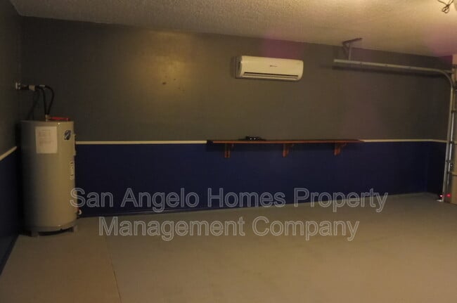 Building Photo - 1217 Elmo Ln