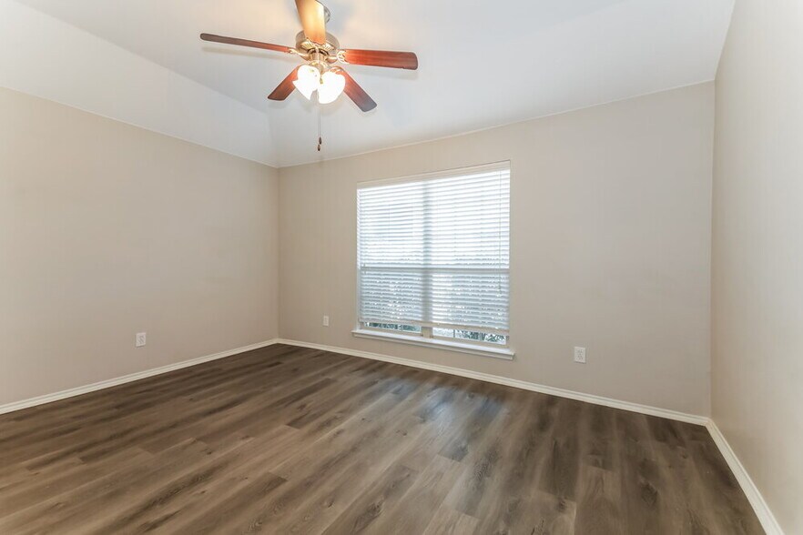 Building Photo - 120 Meadow Crest Dr