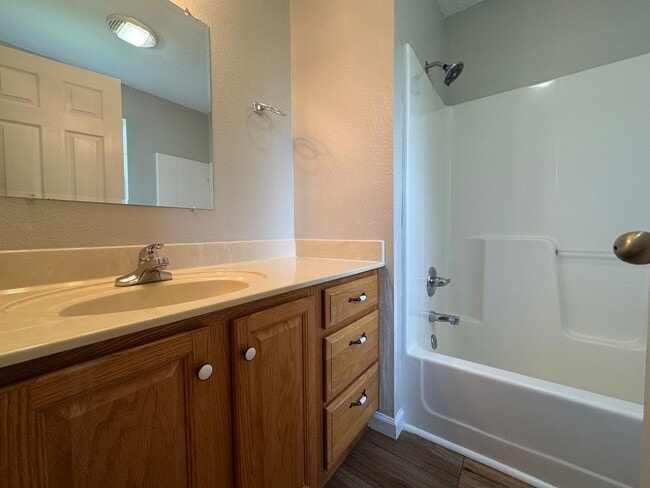Building Photo - 3 bedroom, 2.5 bathroom duplex located clo...
