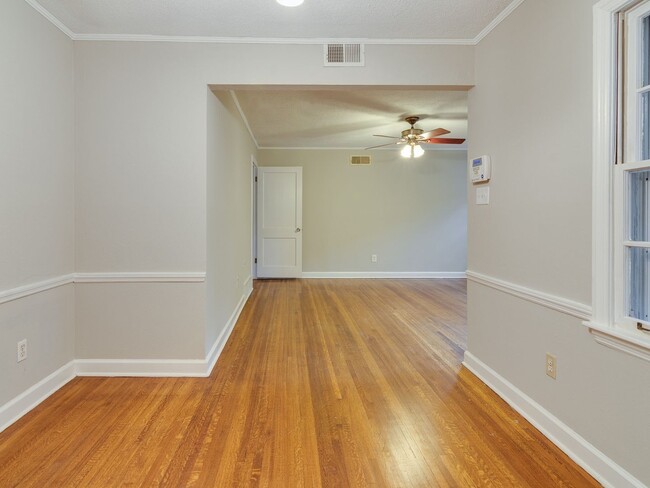 Building Photo - Updated 3BR home in GREAT neighborhood!