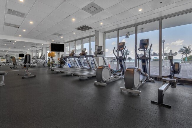 Building Photo - 5701 Collins Ave