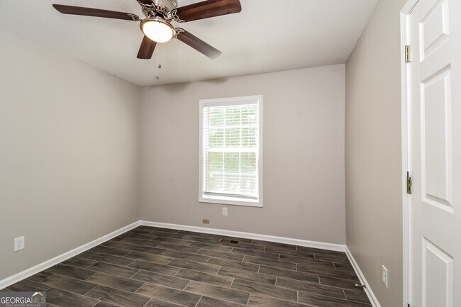 Building Photo - 136 Summer Creek Cove