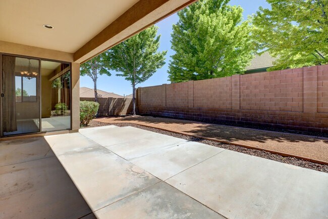 Building Photo - Beautiful 4 bedroom 2 bathroom home in Prescott!