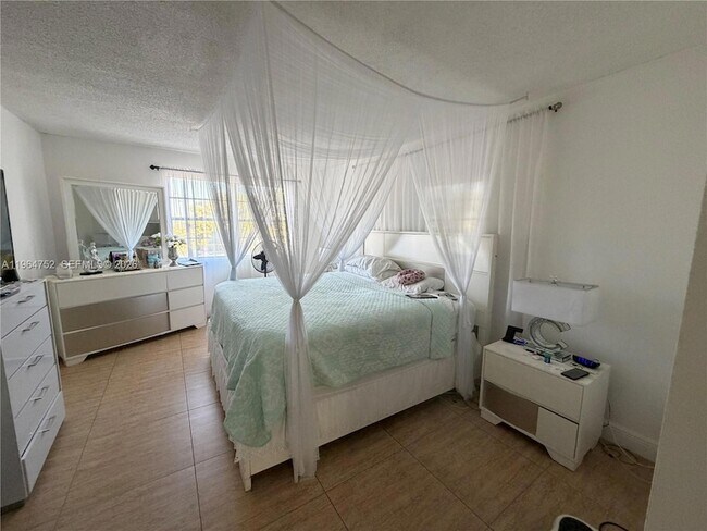 Building Photo - 13685 NE 10th Ave