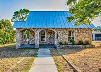 Building Photo - Quiet and Quaint Rock Home