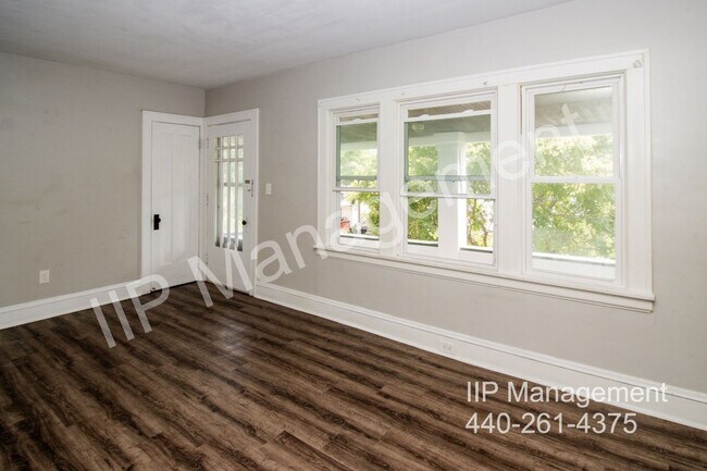 Building Photo - 3204 W 92nd St