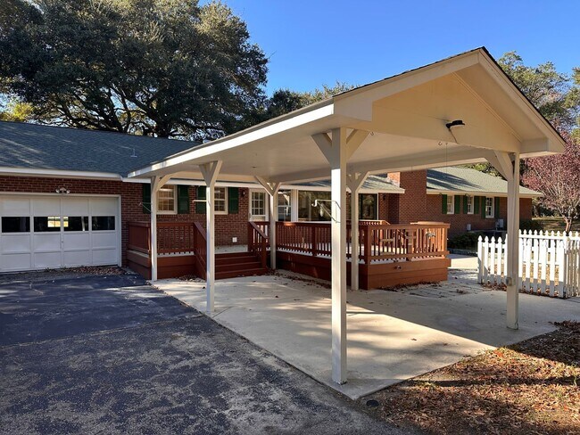 Building Photo - Home on High Tide