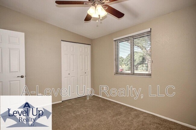 Building Photo - 7532 N Rasmussen Ave