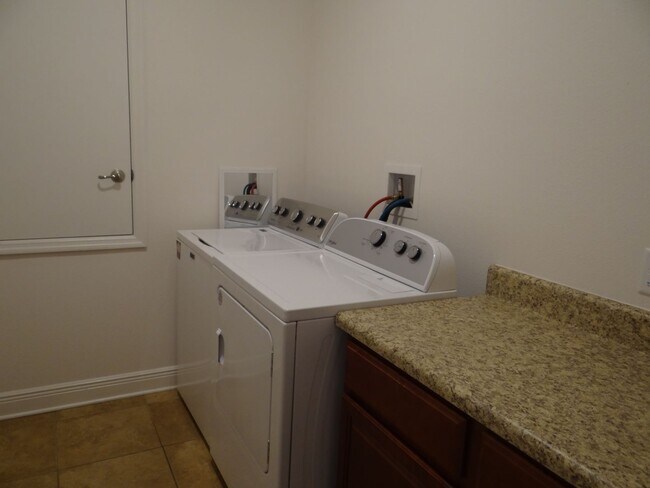 Building Photo - RIVER CLUB annual rental - Port Charlotte