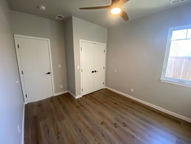 Building Photo - Pacific Grove Cottage!