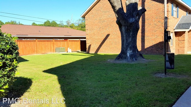 Building Photo - 1 br, 1 bath Room For Rent - 220 Lanier Dr