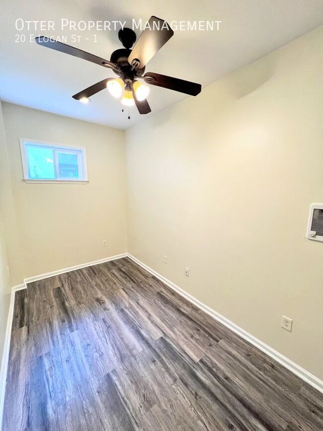 Building Photo - Large 2BR/1BA Apartment with Dedicated Par...