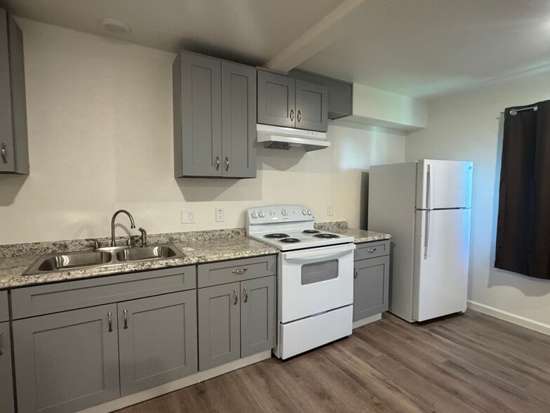 Building Photo - 1009 E Jones St