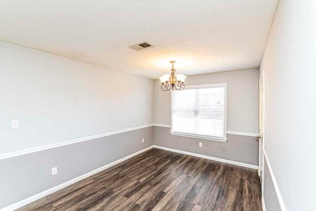 Building Photo - 443 Beverly Dr