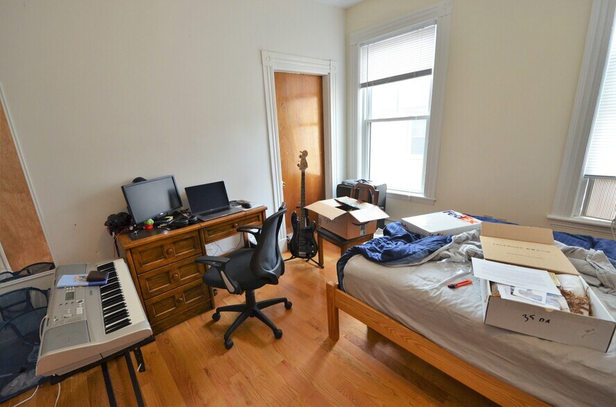 Building Photo - 83 Brookline St