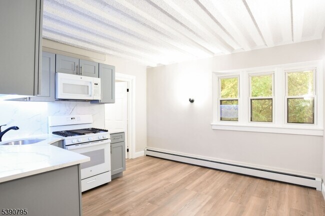 Building Photo - 285 Orchard Terrace