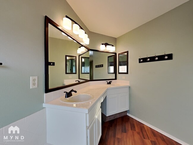 Building Photo - 6065 Fescue Dr