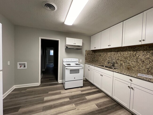 Building Photo - 3608 Willow Ln Dr