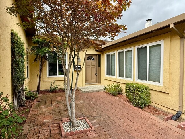 Building Photo - Sunnyvale home with central air and new LV...
