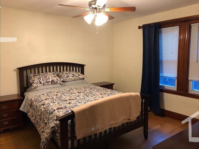 Building Photo - 3-Bedroom Oak Sq. Brighton