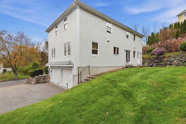 Building Photo - 11 Roseanna Park Dr