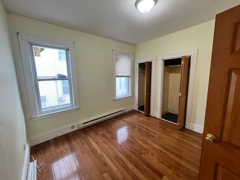 Building Photo - 45 Mozart St