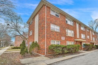 Building Photo - Stunning 2bd/1ba Unit in Chicago's Beverly Area
