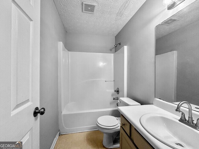 Building Photo - 4110 Robin Cir